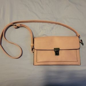 Cute over the shoulder purse. Great condition.